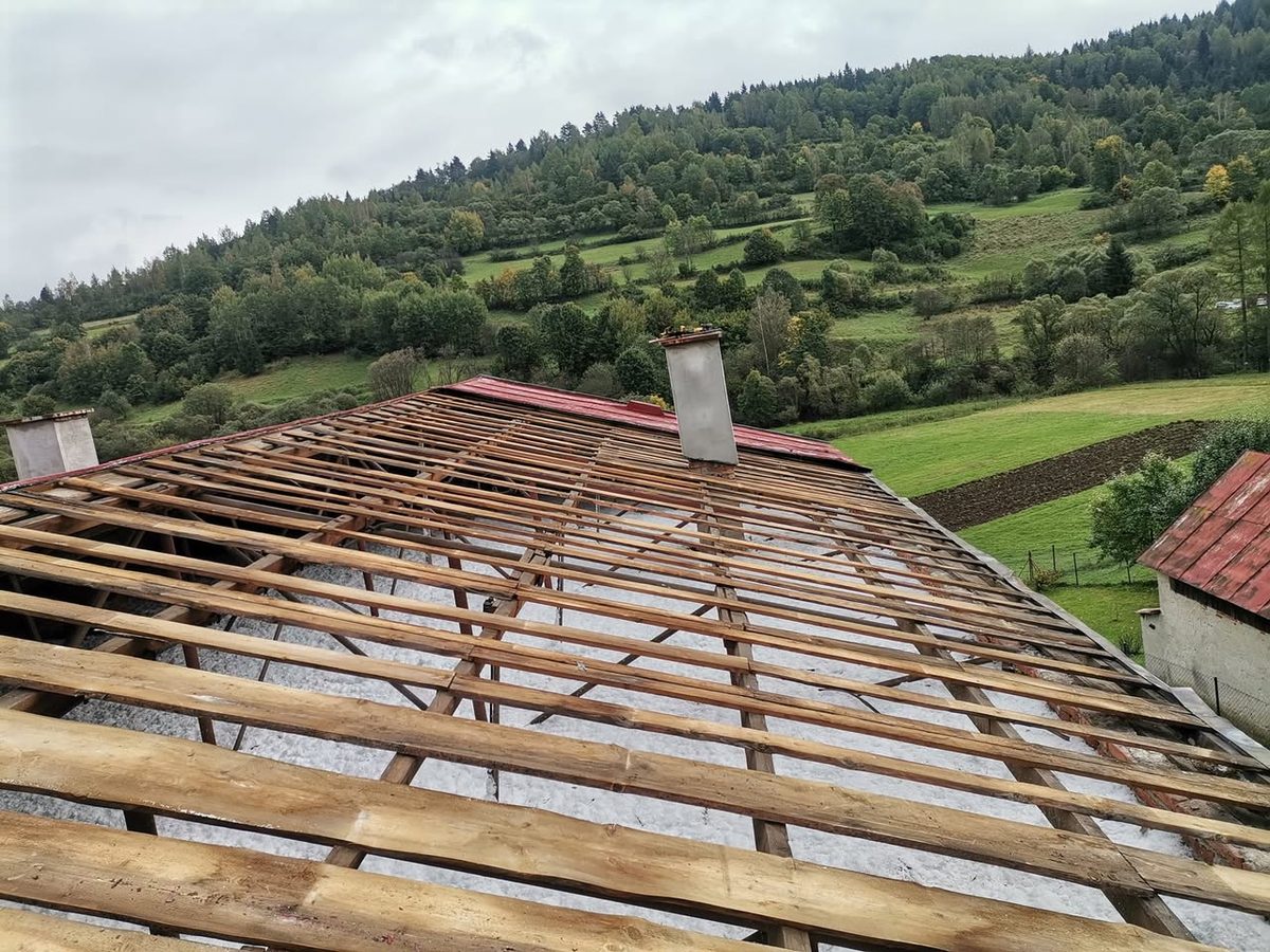 Rekonštrukcia krovu s pohľadom do doliny